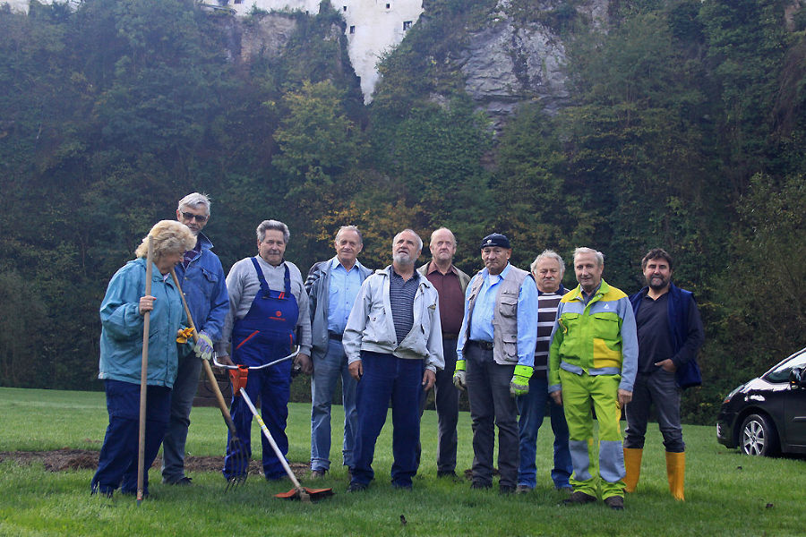 Morgentliches Gruppenfoto vor Arbeitsbeginn